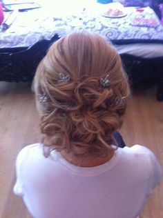 bridesmaid-pin-up-hairstyles-68_15 Bridesmaid pin up hairstyles