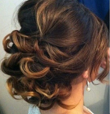 bridesmaid-pin-up-hairstyles-68_9 Bridesmaid pin up hairstyles