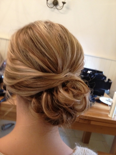 bridesmaid-side-hairstyles-23_17 Bridesmaid side hairstyles