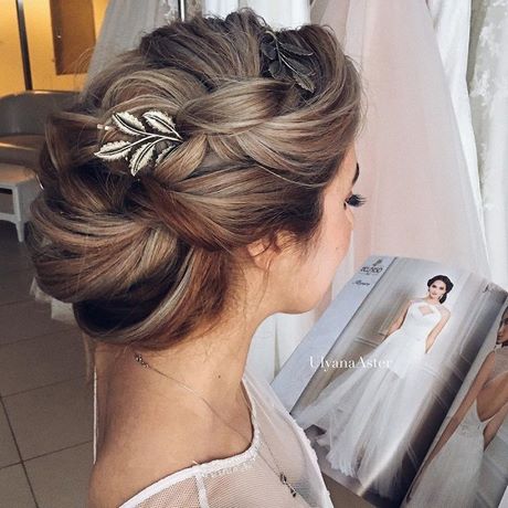 bridesmaid-updos-for-long-hair-79_14 Bridesmaid updos for long hair