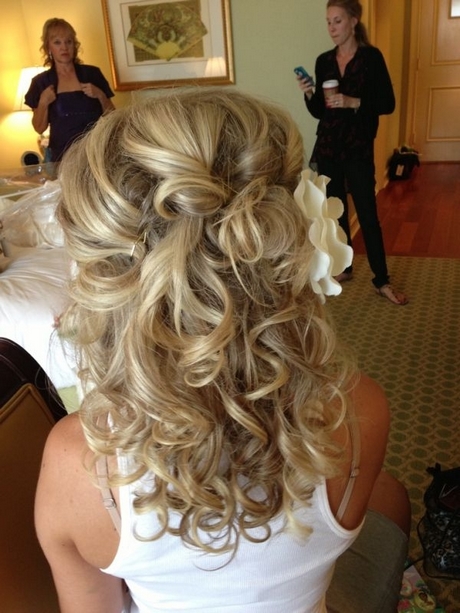 bridesmaid-updos-for-medium-hair-89_19 Bridesmaid updos for medium hair