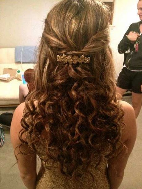 cute-curly-hairstyles-for-homecoming-14 Cute curly hairstyles for homecoming