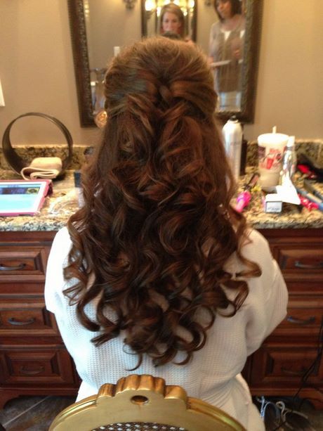 cute-curly-hairstyles-for-homecoming-14_14 Cute curly hairstyles for homecoming