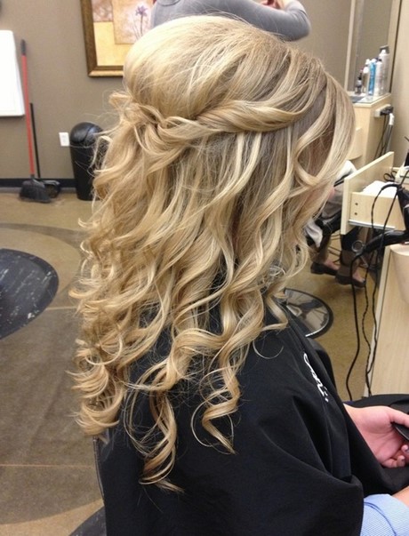 cute-curly-hairstyles-for-homecoming-14_3 Cute curly hairstyles for homecoming