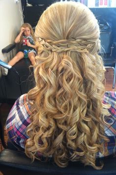 cute-curly-hairstyles-for-homecoming-14_6 Cute curly hairstyles for homecoming