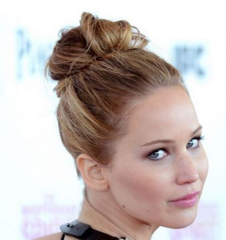 homecoming-bun-hairstyles-05_9 Homecoming bun hairstyles