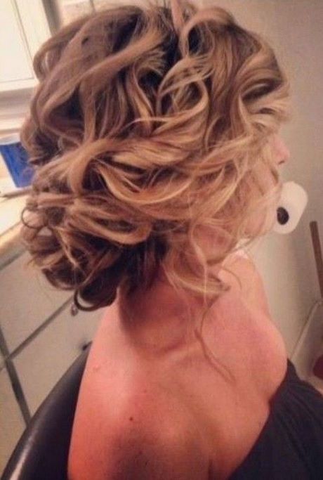 popular-bridesmaid-hairstyles-93_18 Popular bridesmaid hairstyles