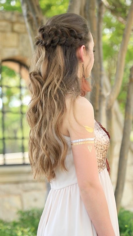 prom-girl-hairstyles-54_12 Prom girl hairstyles