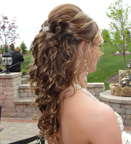 prom-hairstyles-for-long-hair-down-curly-91_18 Prom hairstyles for long hair down curly
