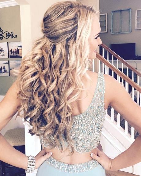 prom-hairstyles-for-long-hair-down-loose-curls-73_16 Prom hairstyles for long hair down loose curls