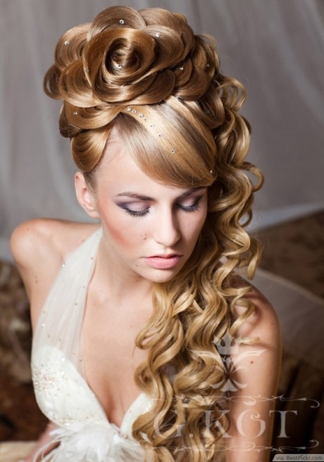 simple-curly-prom-hairstyles-54_16 Simple curly prom hairstyles