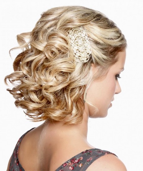 simple-prom-hairstyles-for-medium-hair-15_16 Simple prom hairstyles for medium hair