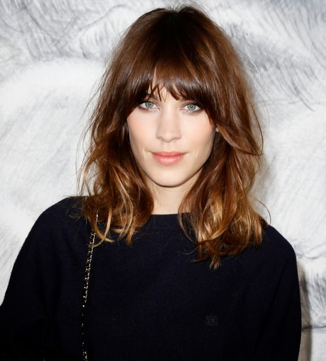 shoulder-length-hair-with-a-fringe-36_18 Shoulder length hair with a fringe