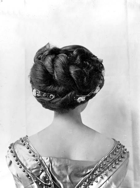 an-elaborate-hairdo-is-known-as-04_5 An elaborate hairdo is known as