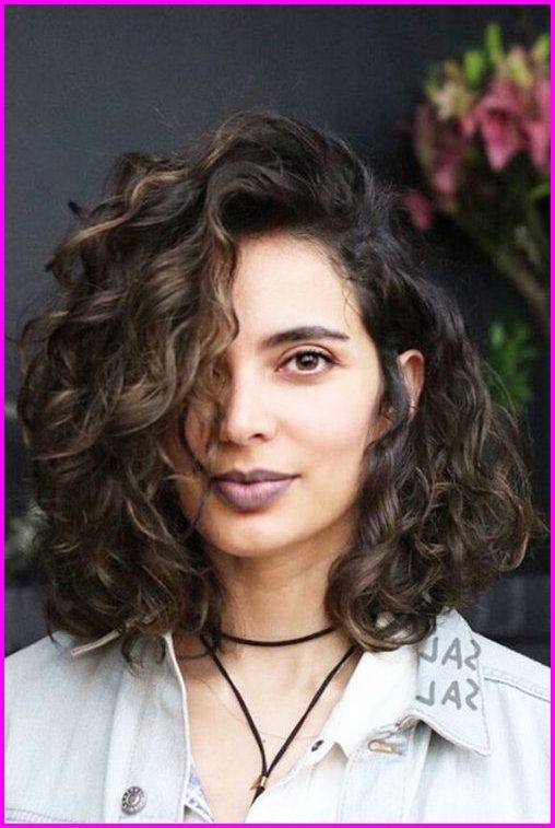 hairstyle-for-wavy-hair-with-round-face-10_5 Hairstyle for wavy hair with round face