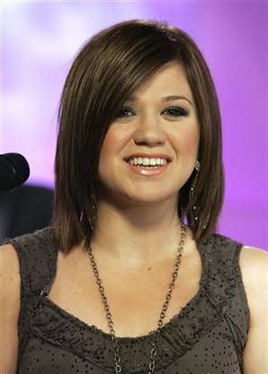 kelly-clarkson-hairstyles-02_10 Kelly clarkson hairstyles