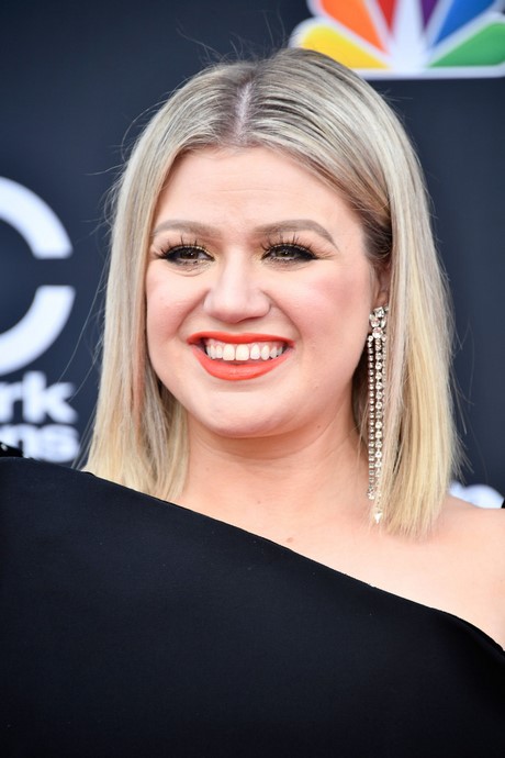 kelly-clarkson-hairstyles-02_8 Kelly clarkson hairstyles