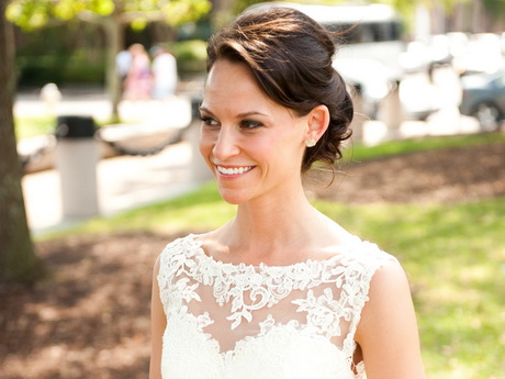 hairstyle-on-wedding-gown-56_3 Hairstyle on wedding gown