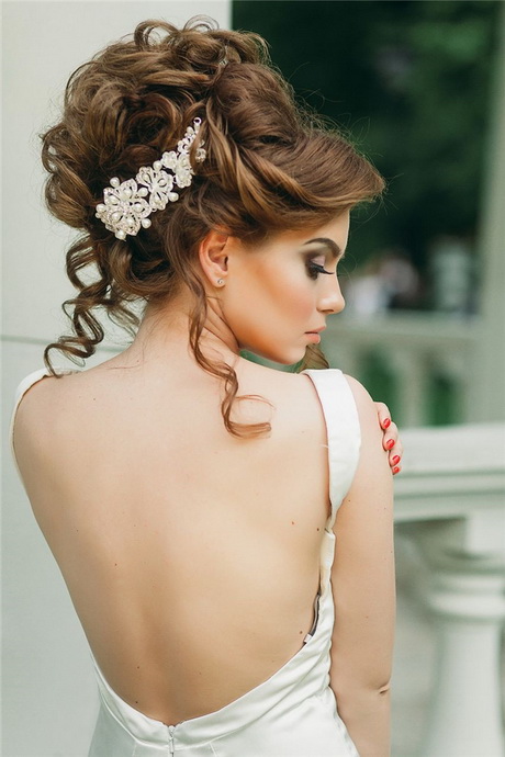 hairstyle-on-wedding-gown-56_4 Hairstyle on wedding gown