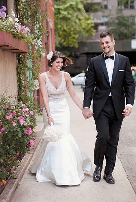 hairstyle-on-wedding-gown-56_5 Hairstyle on wedding gown