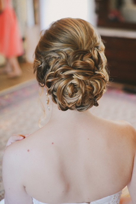 updo-hairstyles-for-long-hair-for-wedding-81_10 Updo hairstyles for long hair for wedding