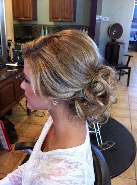 bridesmaid-updos-2018-01_9 Bridesmaid updos 2018