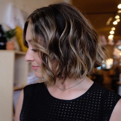 medium-length-haircut-2018-32_4 Medium length haircut 2018