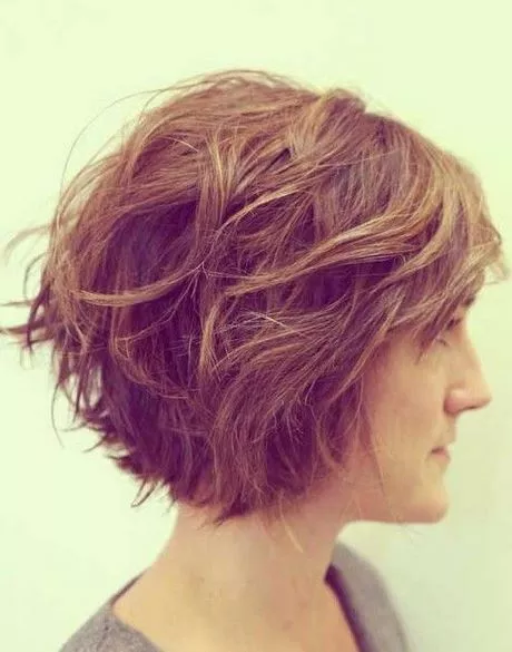 fashionable-short-hairstyles-for-women-2024-11_3-10 Fashionable short hairstyles for women 2024