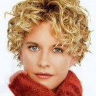 Short curly haircuts for round faces