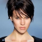 Short haircuts for oblong faces