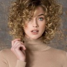 2018 short hairstyles for curly hair