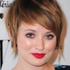 Textured short hairstyles for round faces